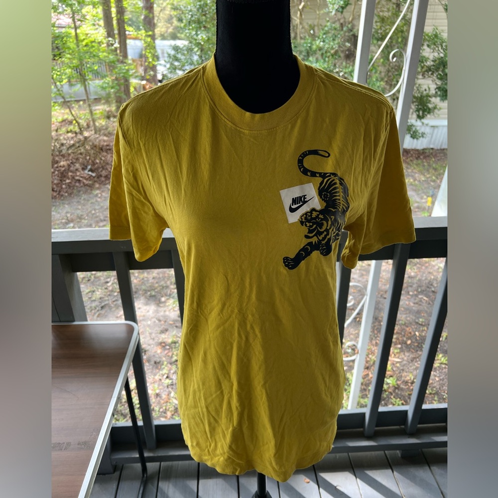 Nike Men Yellow Tiger Shirt